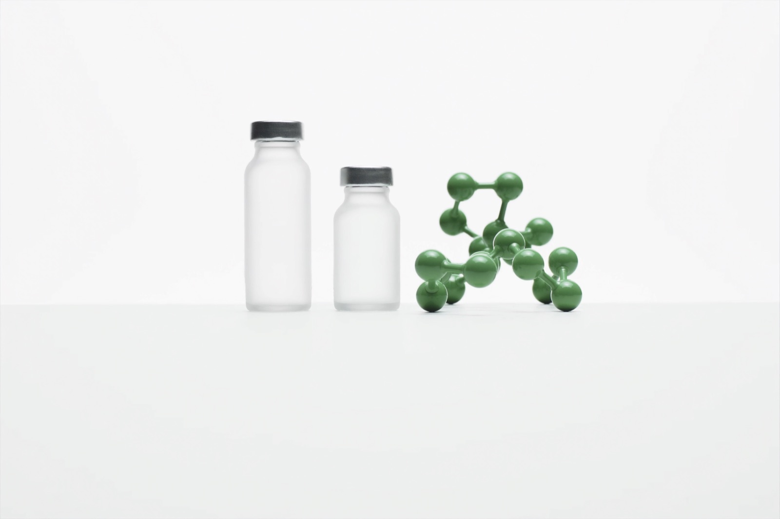 Conceptual illustration for the MediWatch guide: Wegovy & Ozempic (Semaglutide) UK: Availability & Access 2026